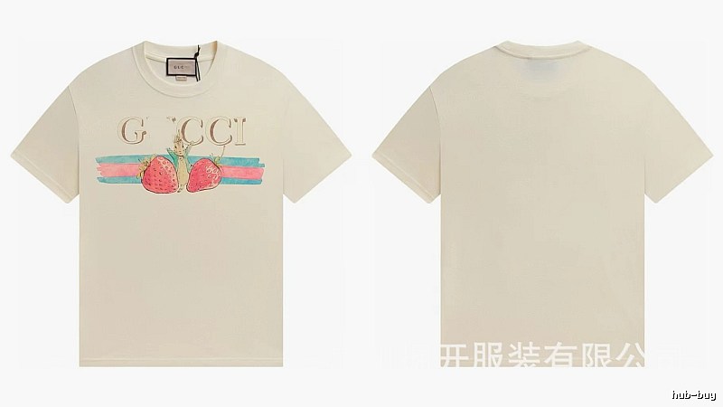 Gucci Vintage Off-white T-shirt with Strawberry Rabbit Print