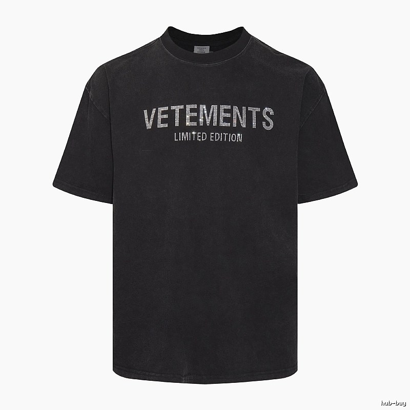 Logo Detail Statement graphic T-shirt Black Colorful Lucky with Relaxed Feel