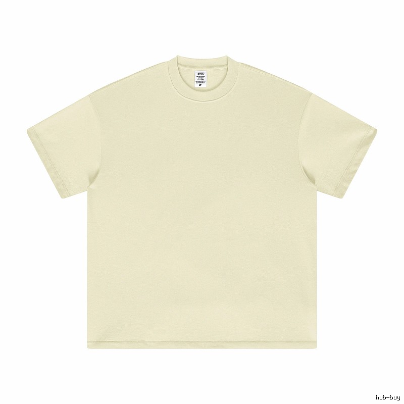 Patterned Plain white T-shirt Minimal White Short with Polished Detail