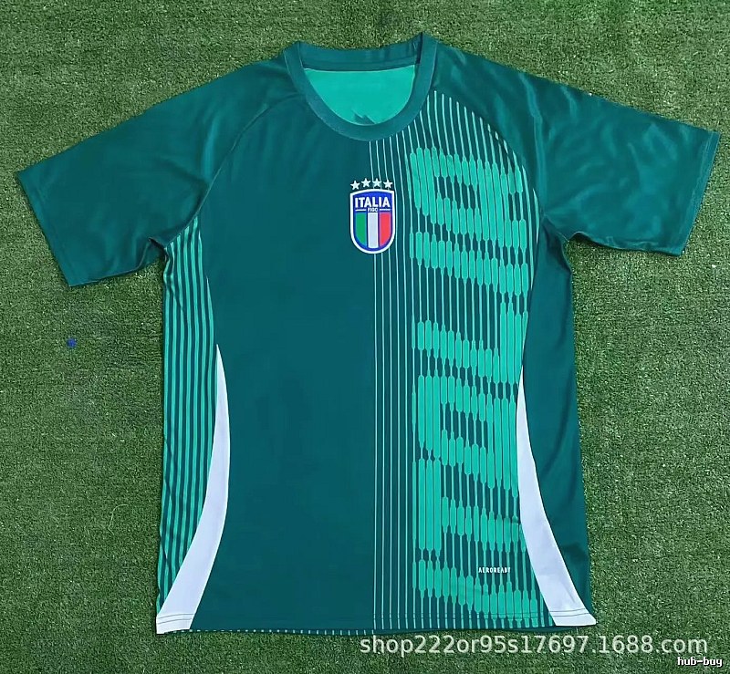 Real Madrid Training-Kit Look Dragon Soccer Jersey Bold Graphic