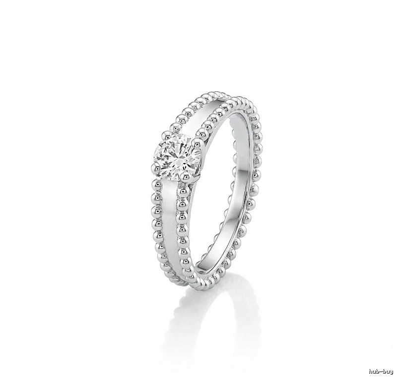 Van Cleef & Arpels diamond minimalist style ring